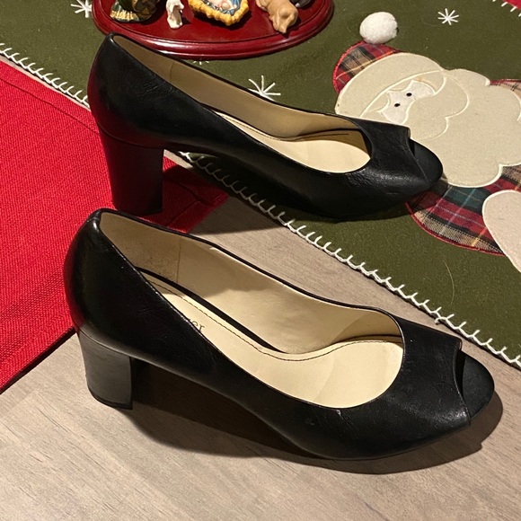 Naturalizer Shoes - NWOT Naturalizer 8.5W